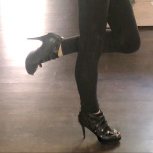 Vera wang open toed booties black
